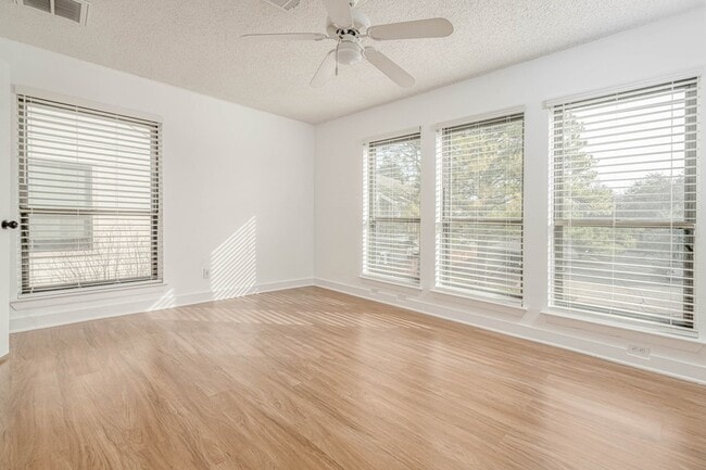 Building Photo - 2277 S Kirkwood Rd