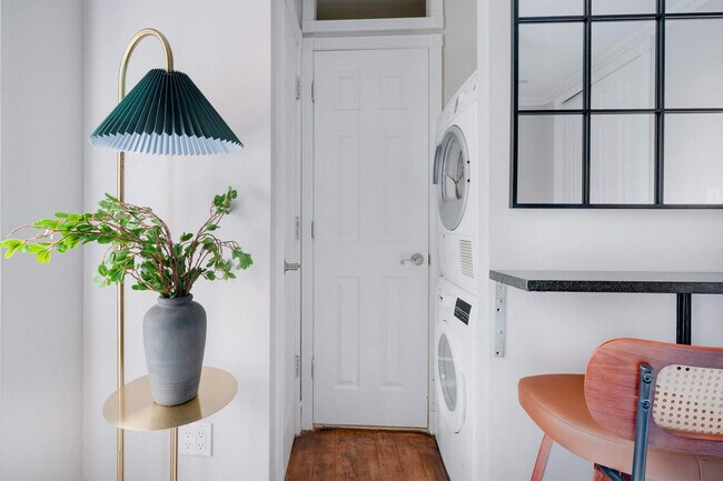 Building Photo - 234 Mott St