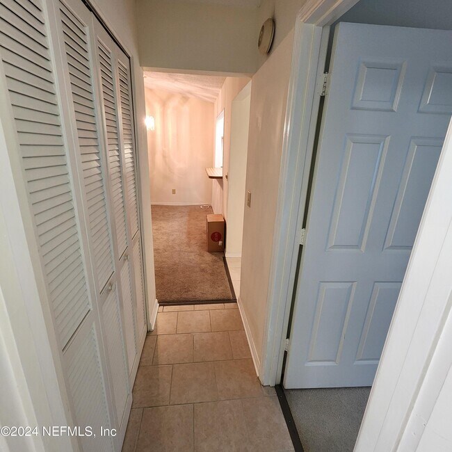 Building Photo - 7623 Baymeadows Cir W