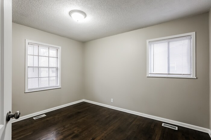 Building Photo - 907 N Yuma Ave