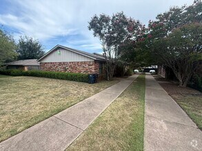 Building Photo - Sunset Heights, Near I-30 and Hulen Street...