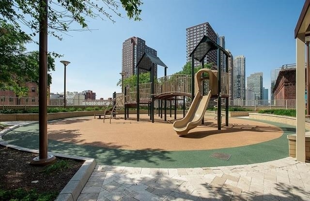 Building Photo - 88 Morgan St