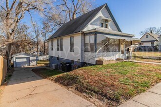 Building Photo - Available Now! | Bright 4 Bedroom / 2 Bathroom Home | 13th & Martha