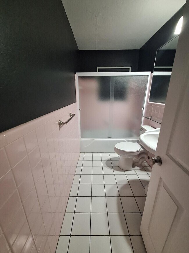 Building Photo - 3 Bedroom, 1 bath Pool Home in Lake City