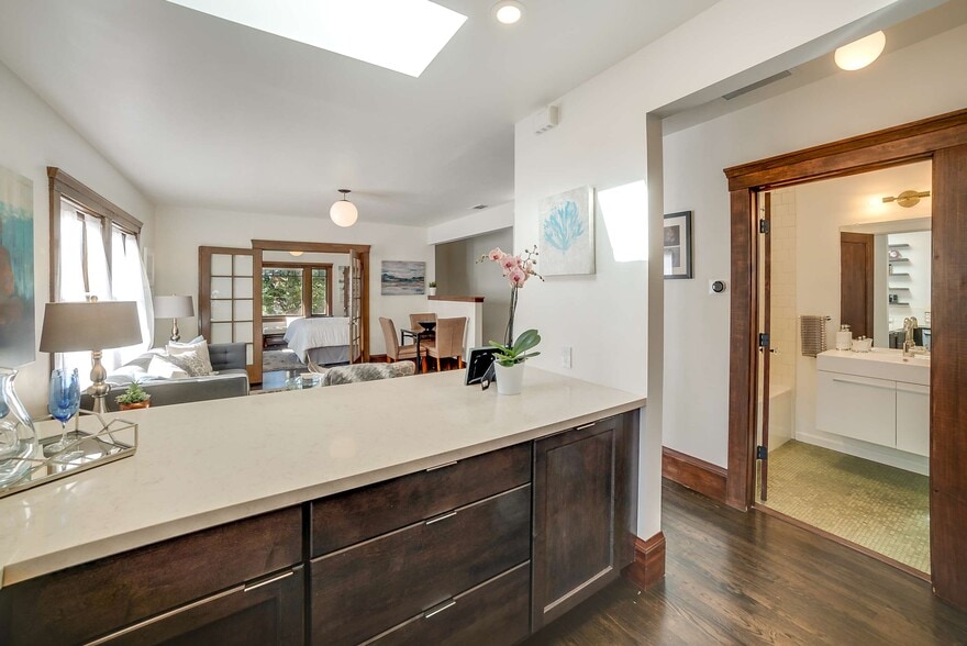 Building Photo - 2631 Regent St