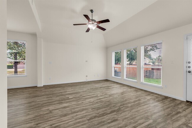 Building Photo - 3807 Springcrest Ln