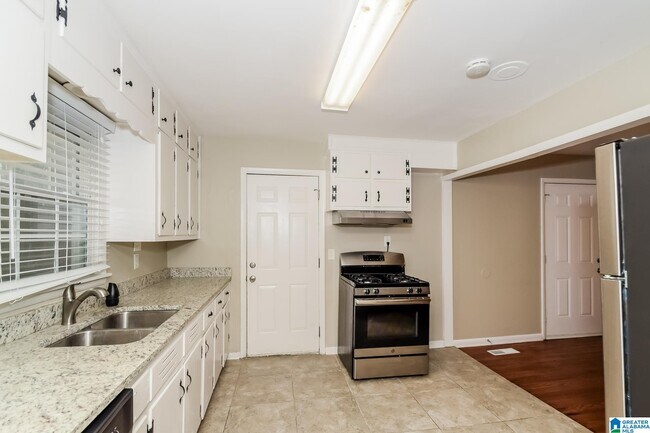 Building Photo - 113 16th Ct Cir NE