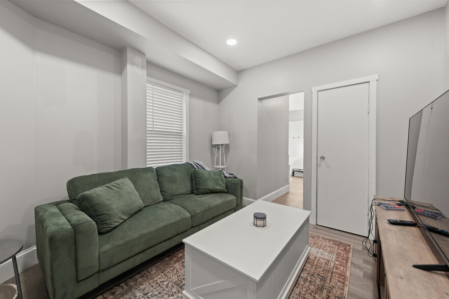 Building Photo - 1326 W 69th St