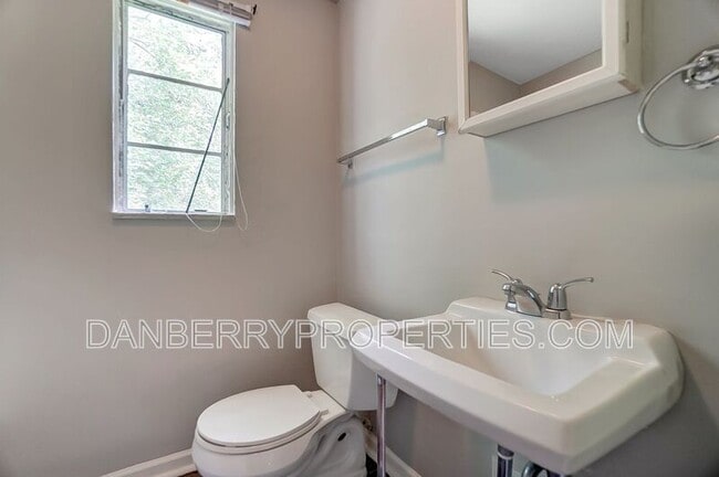 Building Photo - 1115 Secor Rd