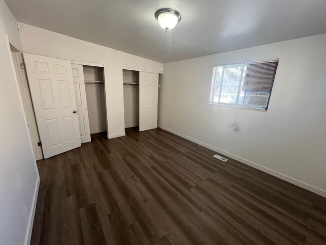 Building Photo - 1/2 off first month's rent on Remodeled unit in Millcreek