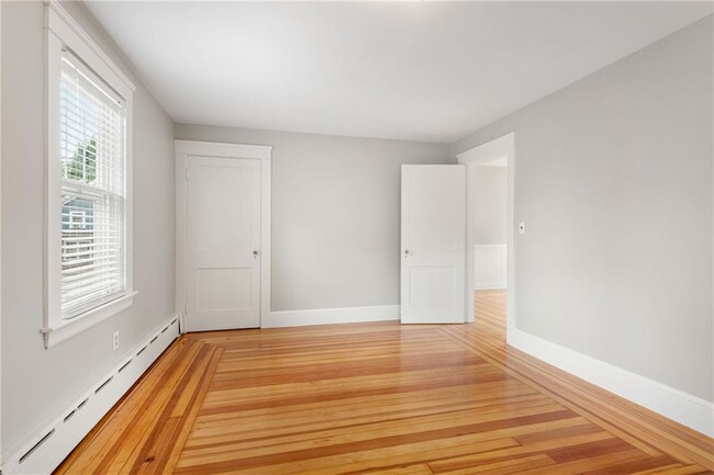 Building Photo - 113 Maple Ave