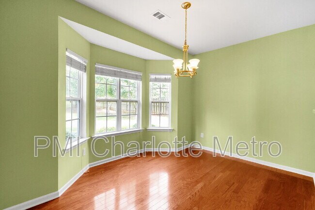 Building Photo - 2017 White Cedar Ln