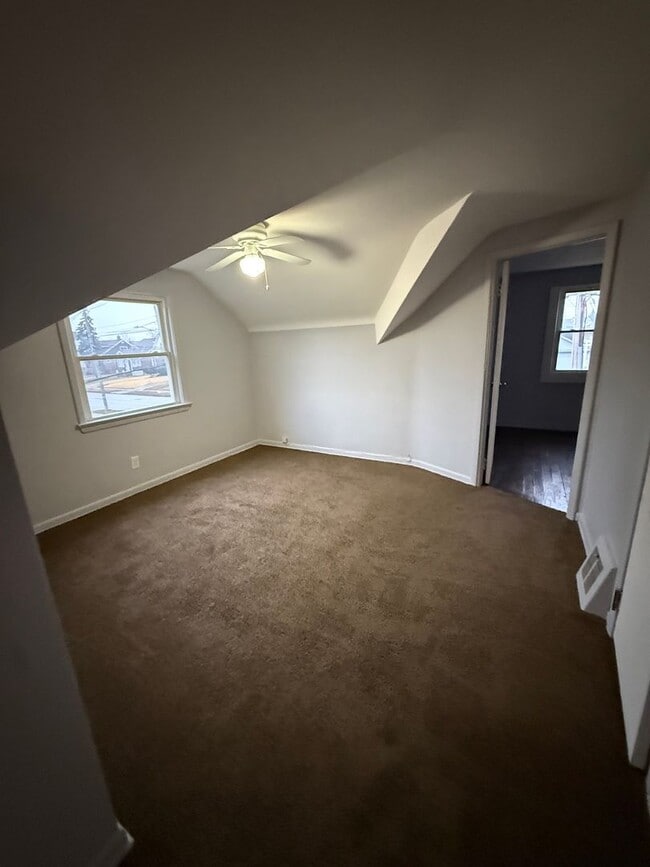 Building Photo - 3bd Single Nottingham Area Section 8