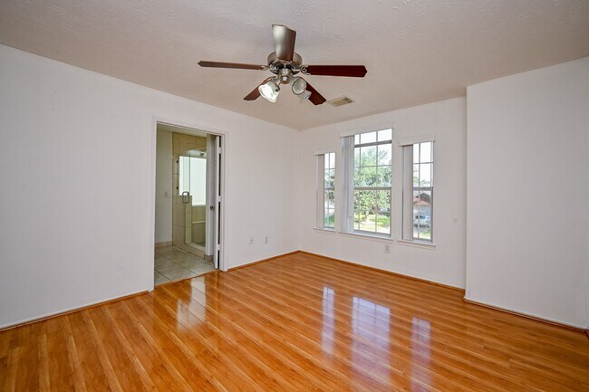 Building Photo - 18135 Brightwood Park Ln