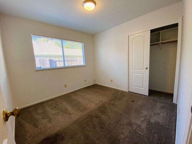 Building Photo - Lovely Galt Home
