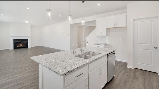 Building Photo - 30 Hollie Ln