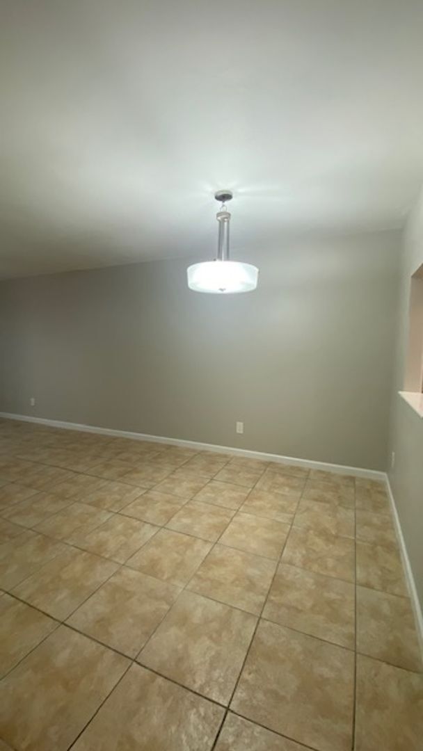 Building Photo - Beautiful Condo Fully Remodeled!! Close to Beaches! West of the Trail!!