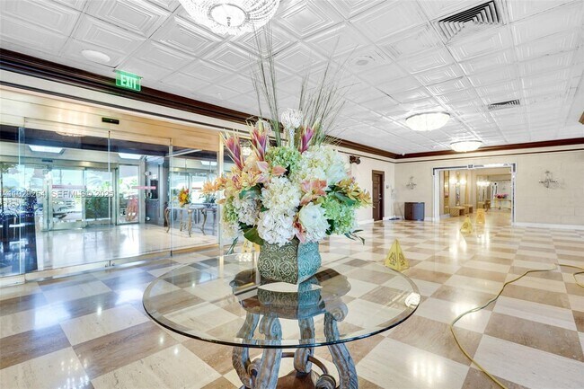 Building Photo - 2030 S Ocean Dr