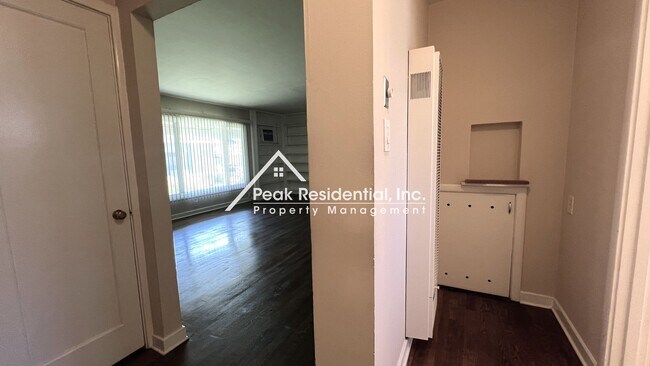 Building Photo - Charming Arden Area 2bd/1ba Duplex!