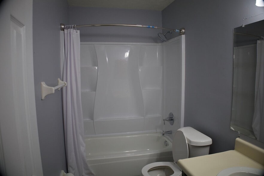 Bathroom with tub - 171 Parkbrook Cir