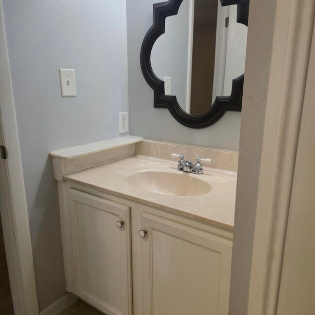 Building Photo - 348 Woodham Ct