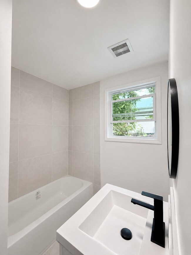 Building Photo - Recently Remodeled Home for Rent!