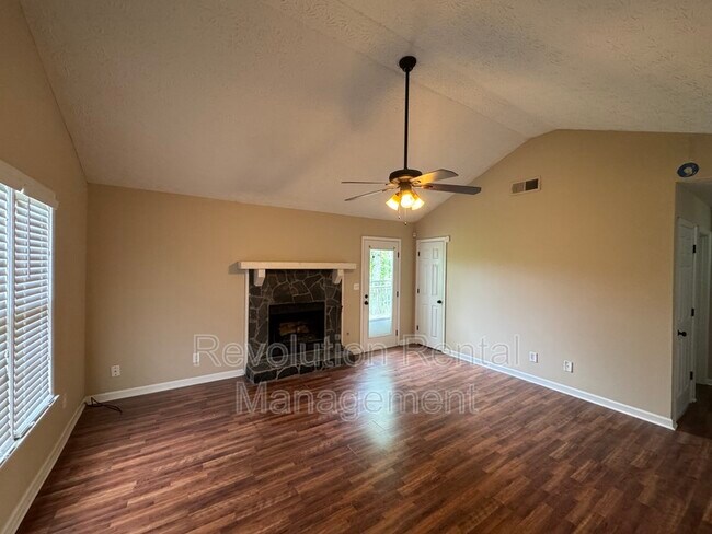 Building Photo - 4 Meadow Sweet Ln