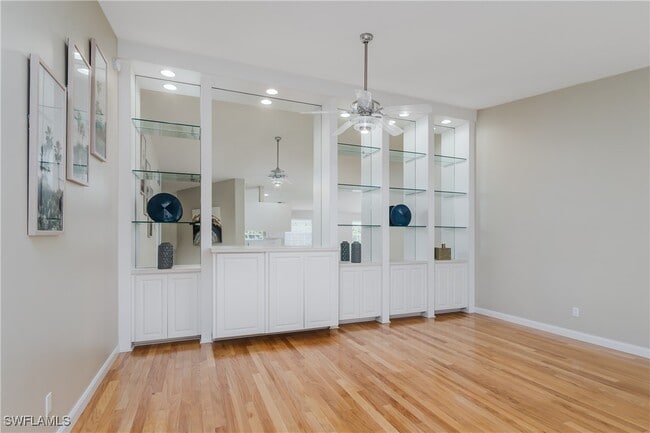 Building Photo - 4949 Kingston Way