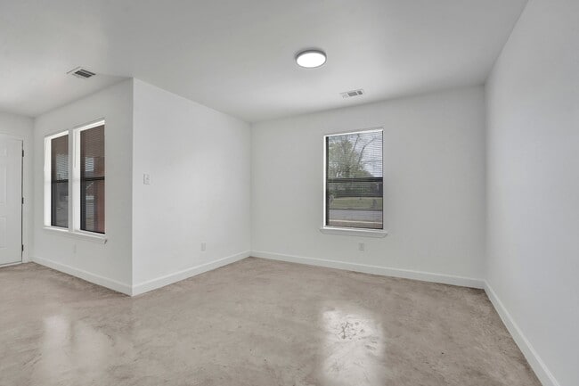 Building Photo - 3453 Daggett Rd