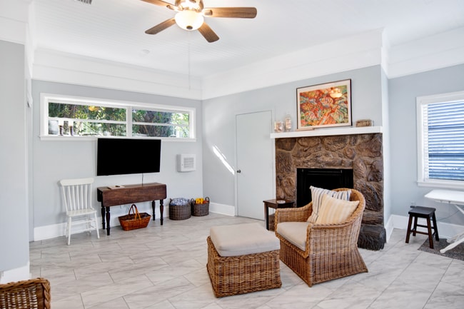 Building Photo - Vintage East Hill Mid-Century Home