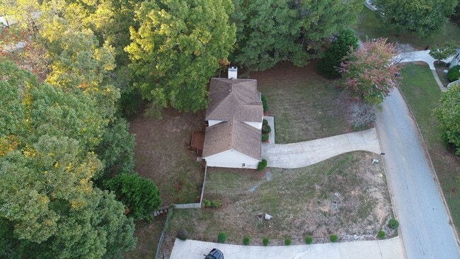 Building Photo - BEAUTIFUL LARGE 3 BED, 2.5 BATH. *MUST SEE*  (VIDEO TOUR)