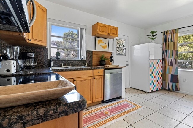 Building Photo - 260 NE 45th St