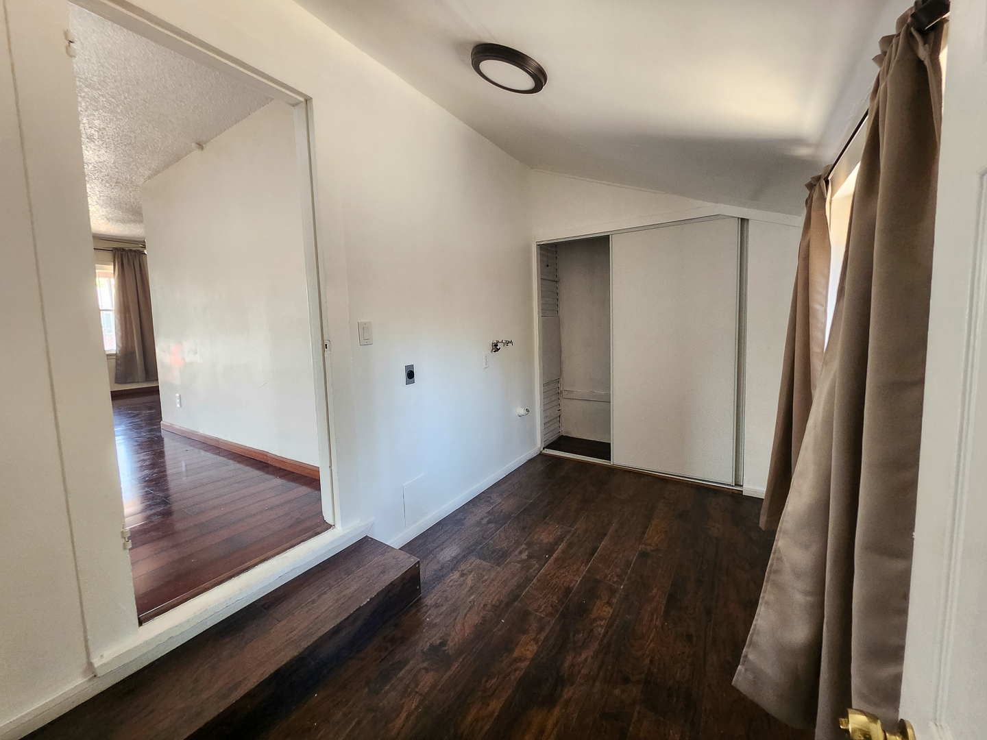 Building Photo - 1347 Genevieve St