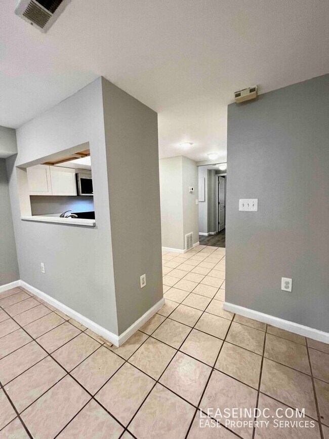 Building Photo - 1016 11th St NE