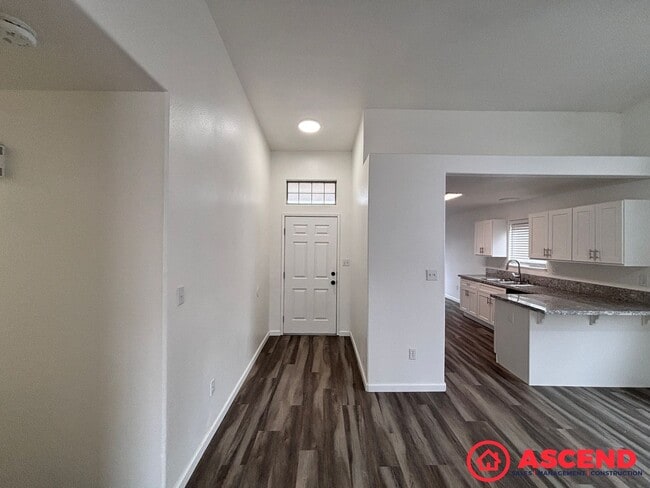 Building Photo - Beautiful 4 Bedroom Home In Rosedale!