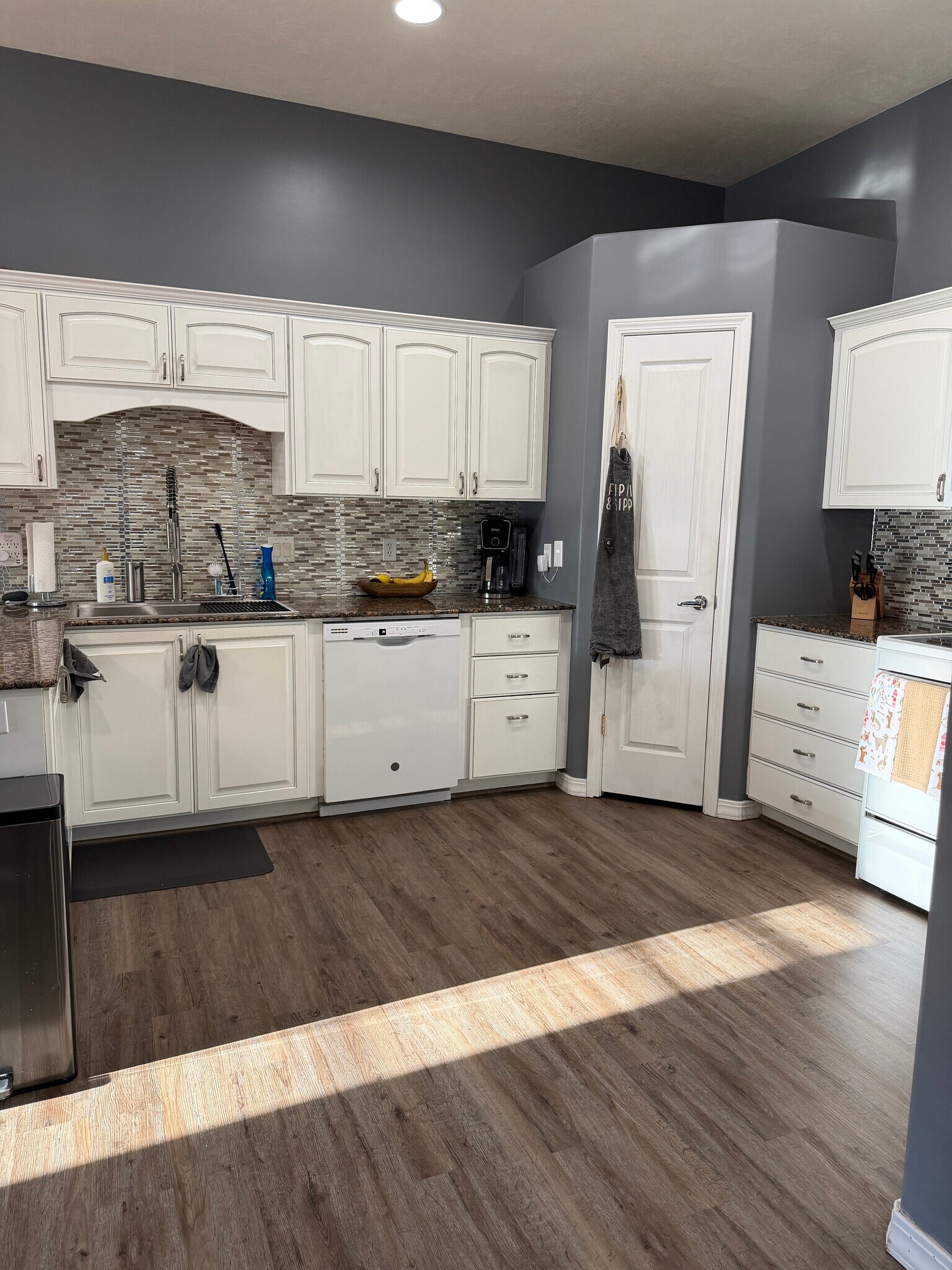 Building Photo - 70 N Main St