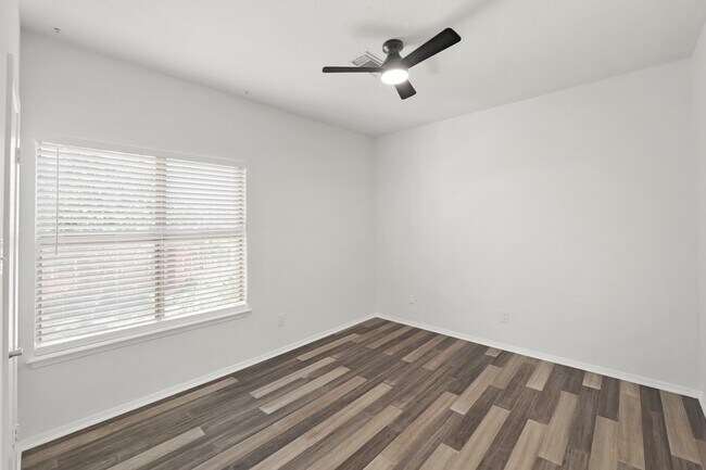 Building Photo - 57 Foxhall Crescent Dr