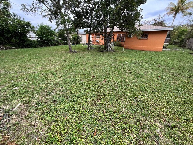 Building Photo - 648 NE 139th St