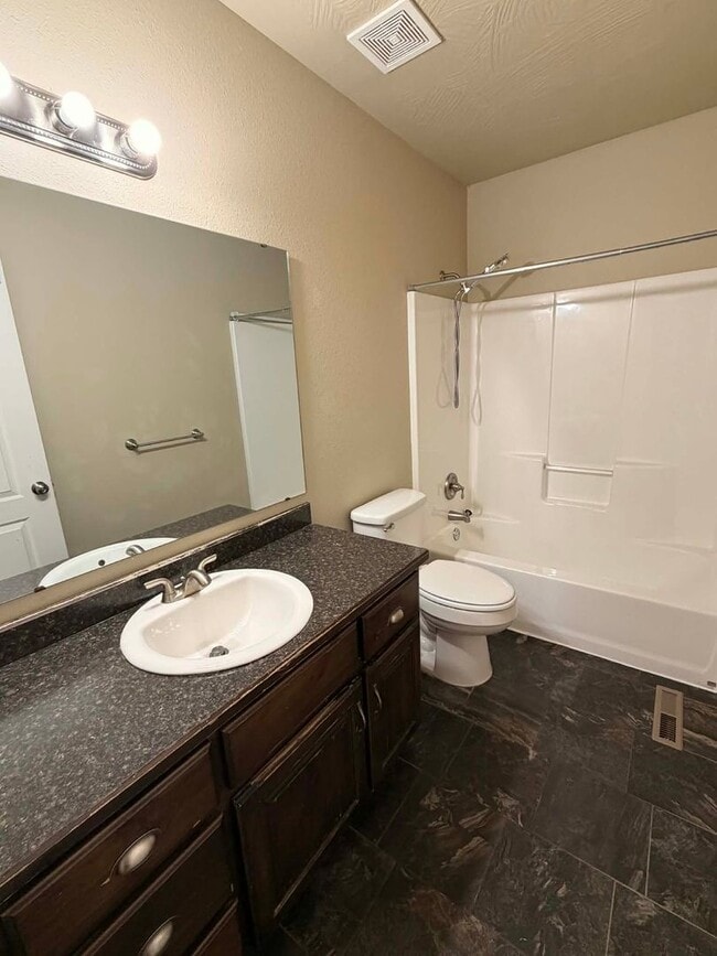 Building Photo - LEASETAKEOVER: NO DEPOSIT NEEDED!!!  4 BEDROOM / 2 BATHROOM HOUSE IN JOPLIN MO!!!
