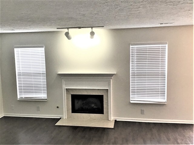 Building Photo - 904 Springs Hill Way