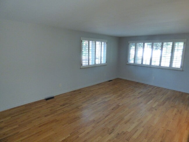 Building Photo - $0 DEPOSIT OPTION! RANCH STYLE HOME IN PRI...