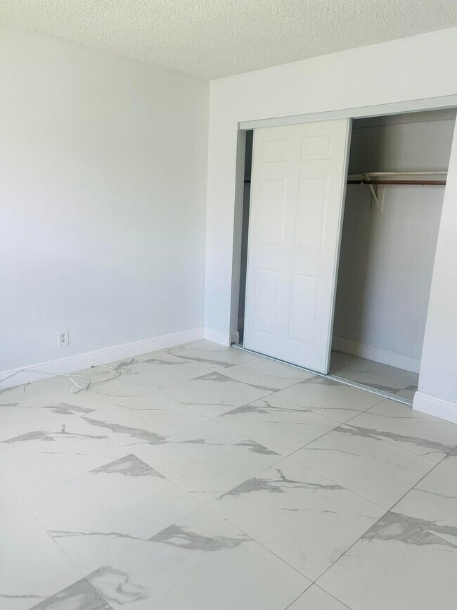 Building Photo - 1471 NW 20th St