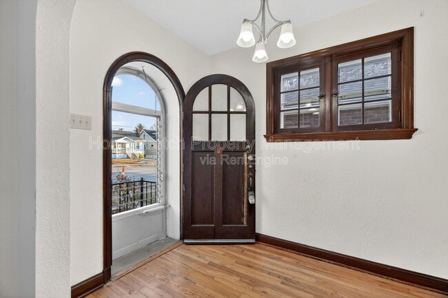 Building Photo - 3155 Hampton Ave