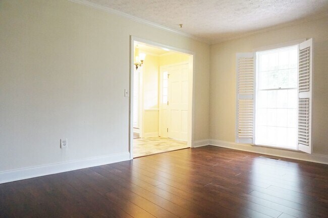 Building Photo - 318 Foxhall Ct
