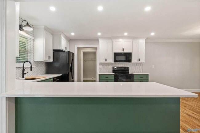 Building Photo - 2211 Cecille Dr SW