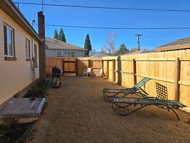 Building Photo - Pet Friendly & Steps Away From Idlewild Park and River!