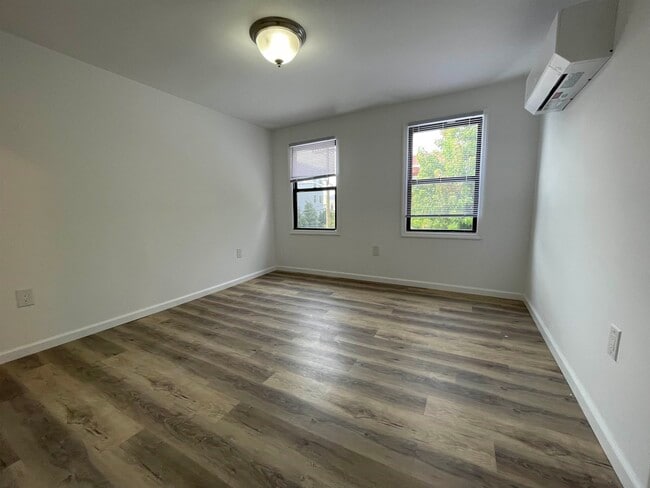 Building Photo - 416 10TH St