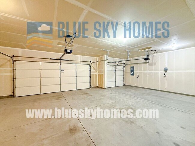 Building Photo - 853 Harpy Ave