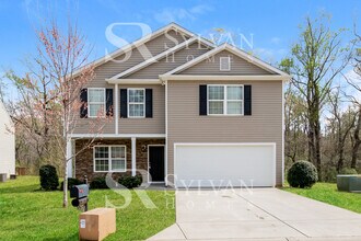Building Photo - A must see 4-bedroom, 2.5 bath home in Oak Pointe.