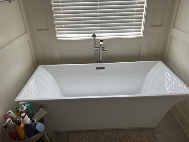 Building Photo - BEAUTIFUL HOME MINUTES FROM HARRISON BAY S...